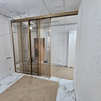 Золотые раздвижные перегородки: два проекта — фото 4
