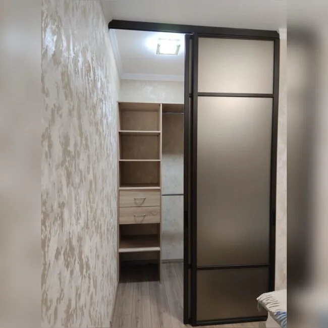    Компактный гардероб с матовыми дверьми-купе, фотография 2