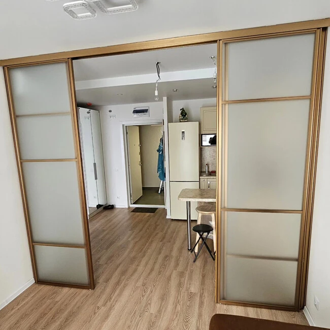    Перегородка с готовым натяжным потолком, фотография 4